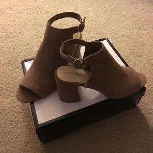 Nine West tan heels brand new size 10